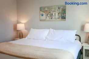Sojourn's Sea Views with Balcony Sleeps 6 - Image 4
