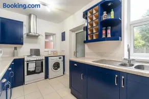 Private Parking Home Away From Home FrEsH 2 Bedroom Garden - Image 2