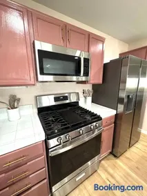 Beautiful 5 bed 3 bath home with AC and Wifi - Image 4
