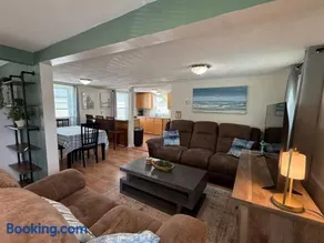 Oakland Beach Cottage - Sleeps up to 4 - Image 1