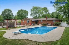Just like home w Pool & Pool table - Image 1
