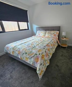 George Town Villa - Outdoor Alfresco - aircon FREE WIFI - Central location near MTB Trails - Image 2