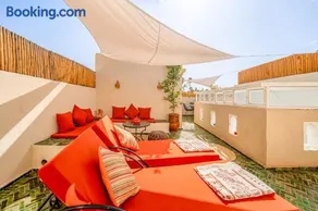 Riad Ambre d'Orient, Rooftop Pool Oasis - Image 2