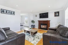 Spacious 4BR Family Retreat w- Game Room 10p - Image 2