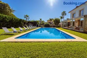 VACATION MARBELLA I Villa Bosquecito, Giant Private Heated Pool, Walk to the Beach, 6 BDR, Spacious Villa, BBQ, Ample Garden, Alarm System - Image 4