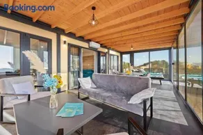 KastHouse Yellow by Vellaris, Luxury Mobile Home - Image 3
