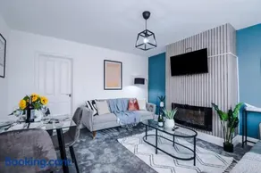 Comfortable & Spacious 3BR House near Coop Live Arena & Etihad Stadium with free Parking - New Management Since Jan '26 - Image 4