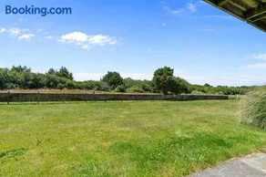 King Bed Pet-Friendly Studio with Pool and Hot tub - Image 1