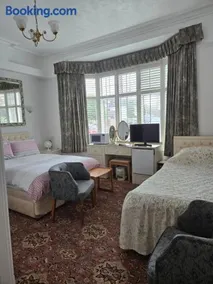Shoreline Holiday Accommodation - Image 1