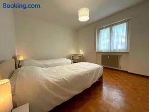 Casa di Tom con balcone, parcheggio e self check in - Image 4