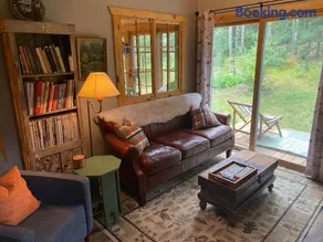 Cabin in the woods with fire pit and porch - Image 1