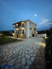Tasos Cozy Apartment 2nd Floor - Image 2