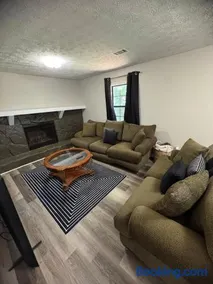 Cozy & Spacious Jonesboro Getaway - Image 4