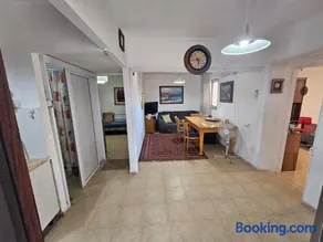בית קרקע לנופש עם חצר גדולה במרכז קרית שמונה - Image 1