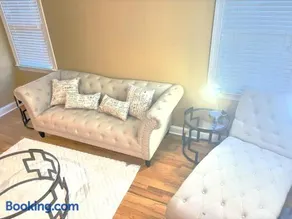 3BR Atlanta Home Minutes to Mercedes Benz Stadium - Image 2