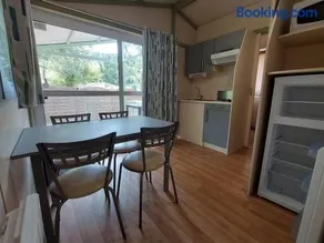 Chalet avec terrasse et piscine chauffée - Image 2