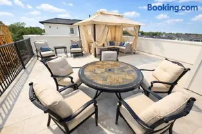 Memorial Rooftop Villa Gated Retreat with Terrace - Image 5