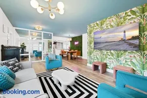 Palms Retreat! Giant Heated Pool-HotTub-FirePit-5Min2Beach-Pets-EV Chgr - Image 2