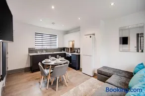 Your Perfect Ashford Retreat Pet-Friendly & Business Ready - Image 3