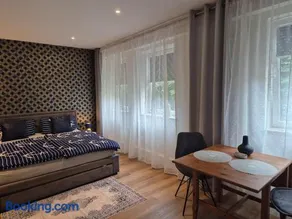 Zentroom studio apartment - Image 5