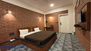 Red Bricks Inn - Image 2