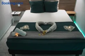 Cinéma Room avec Jacuzzi Privatif - Image 4