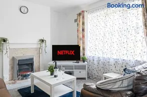 JASIG APARTMENTS - Comfy 3 Bedroom house in Nottingham, Sleeps 6 - Image 1