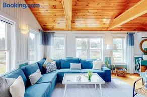 Dazzling ocean-view house with fireplace, deck, firepit, central AC, & W/D - Image 2
