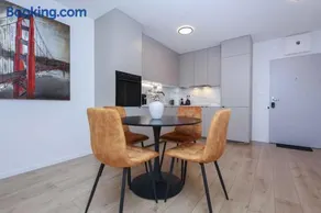 Modern Apartment near Lake & Free parking & Easy City Access - Image 4