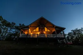Mountain Top Escape w Hot Tub, Fireplace & Views - Image 3