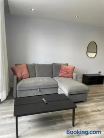 Square Flat - En-Suites - Luxury - 6 Guests - Image 4