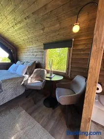 Atmospheric cabin trailer with a sea view - Image 4