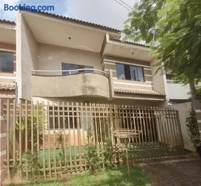 Sobrado grande disponível em ótima localização - Image 2