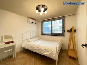 Iee Sang House Room 3, 4 queen beds #COEX #Plastic surgery #Hospital #Lotte World #Free parking #Family #Friends - Image 2