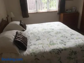 Albertine ,A warm welcome awaits you ,Offering en-suite room only accommodation,Ideal location for Solent Way ,High Street ,Isle of Wight ,New Forest - Image 4