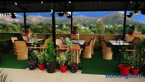 Hotel Hallmark - Image 2