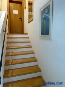 Bijou Guest House - Mansarde Room w Mountain View - Image 4
