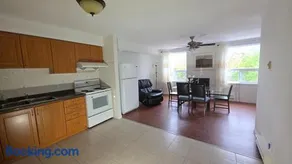 Private & Bright 2-bedroom, Midtown Toronto - Image 1