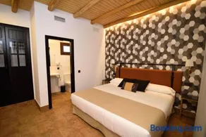 Hostal Rural Santa Habitaciones Aldea del Rocío - Image 2