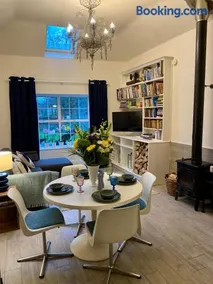 Charming 1 bed Georgian Apartment in Kildare - Image 5
