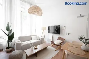 Elegant Stay in Limpertsberg Near City Center - Image 3