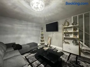 Hamaline Luxury Guest House - Image 3