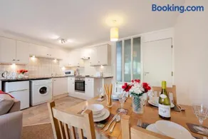 2 Bed in Beer oc-jbpio7 - Image 2