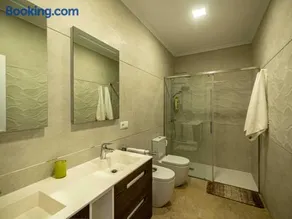Lujo a estrenar con piscina cubierta - Image 2