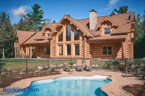 Private Hot Tub, Sauna & Games Year-Round - Image 1