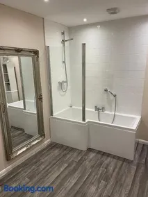 Market Hill Apartments - Image 5