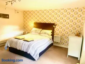 Outstanding Llangollen Riverside Apartment - Image 5