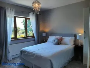 Farmstead Lodge - Image 2