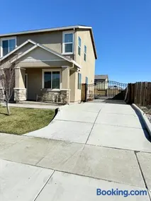 #stayRioVista Farmhouse near river- Entire House with RV parking - Image 1