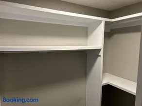 Bedroom Near Edmonton Airport - Image 5